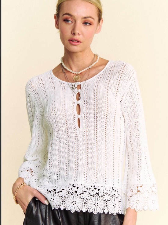 Davi & Dani Tops - 46 DAVI & DANI SOLID CROCHET BOTTOM
DETAIL TEXTURED KNIT TOP